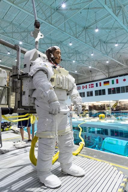 NASA image: 2017 ASCAN class members during ASCAN EVQ NBL 3 training