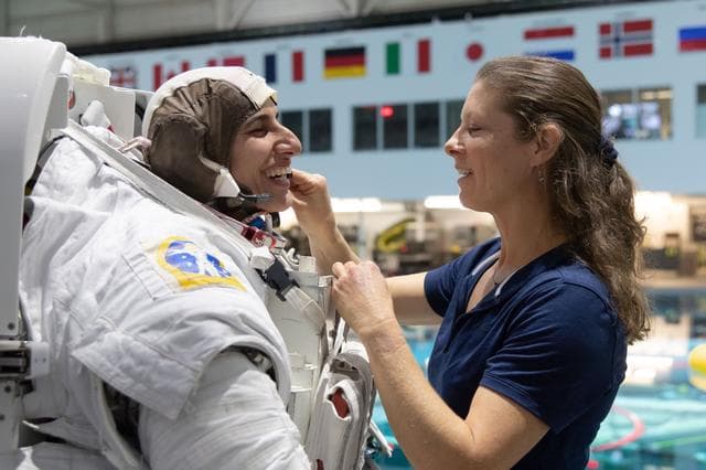 NASA image: 2017 ASCAN class members during ASCAN EVQ NBL 3 training