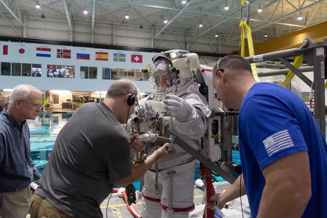 NASA image: 2017 ASCAN class members during ASCAN EVQ NBL 3 training
