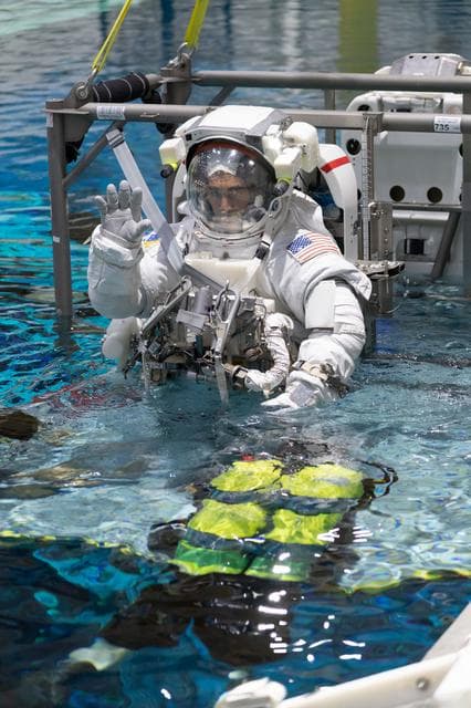 NASA image: 2017 ASCAN class members during ASCAN EVQ NBL 3 training