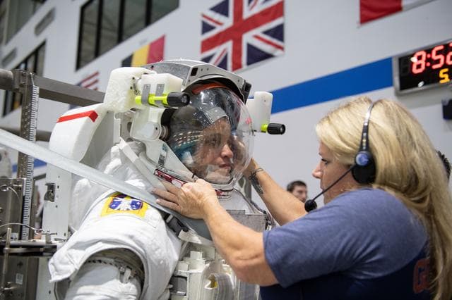 NASA image: 2017 ASCAN class members during ASCAN EVQ NBL 6 training