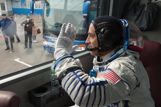 NASA image: Expedition 63 Preflight