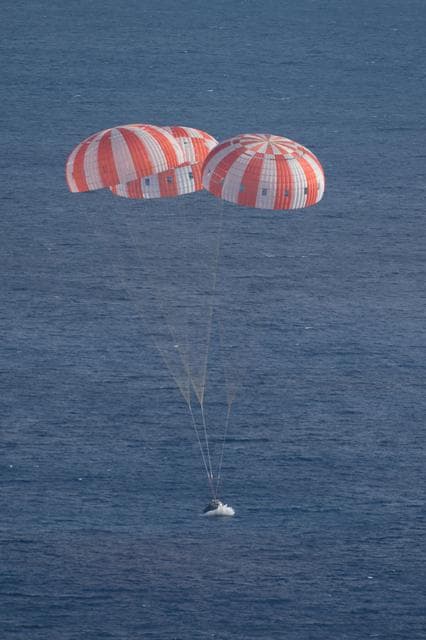 NASA image: Orion returns to Earth after a succesfull flight