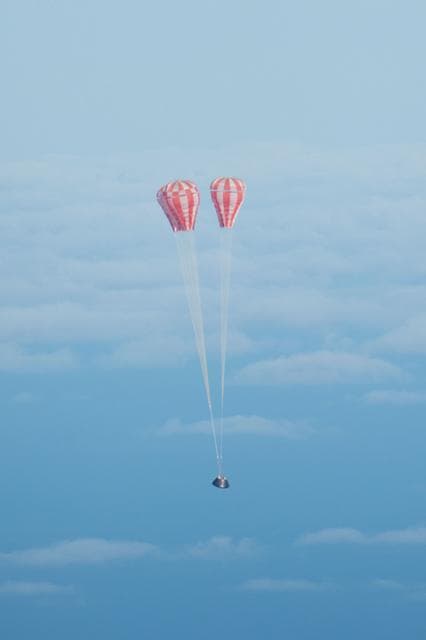 NASA image: Orion returns to Earth after a succesfull flight