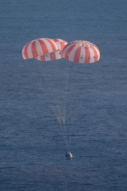 NASA image: Orion returns to Earth after a succesful flight