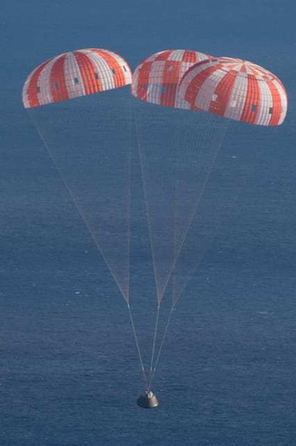 NASA image: Orion returns to Earth after a succesfull flight