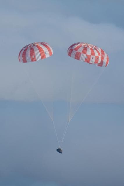 NASA image: Orion returns to Earth after a succesfull flight