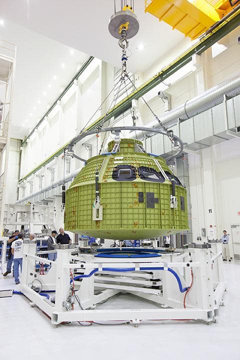 NASA image: Orion EM-1 Fully Unwrapped and Moved to Birdcage
