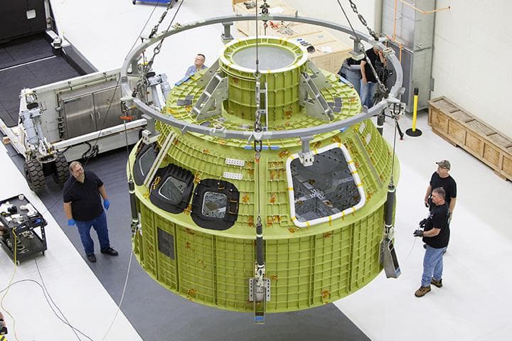 NASA image: Orion EM-1 Fully Unwrapped and Moved to Birdcage