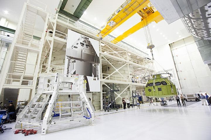 NASA image: Orion EM-1 Fully Unwrapped and Moved to Birdcage