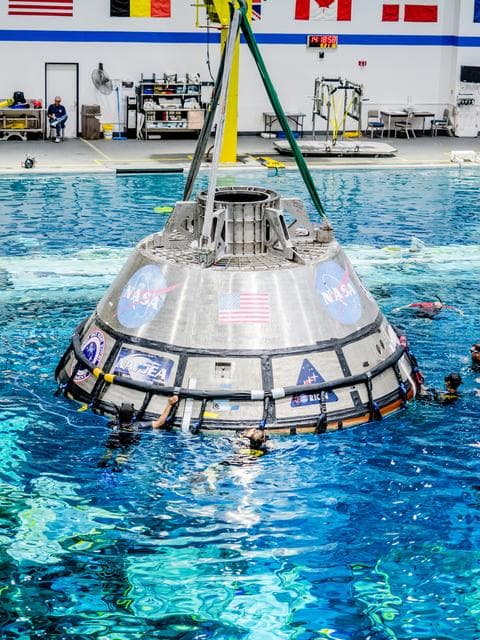 NASA image: US Navy Divers practice recovery operations at JSC