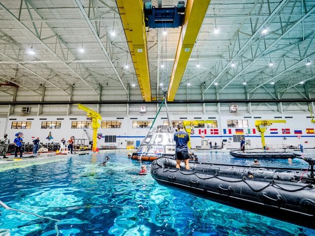 NASA image: US Navy Divers practice recovery operations at JSC