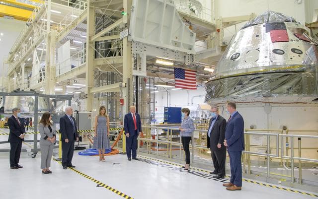 NASA image: POTUS views Artemis I Orion