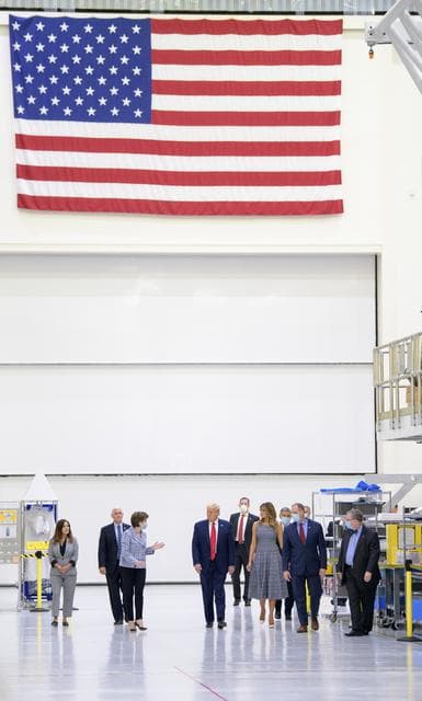 NASA image: POTUS views Artemis I Orion