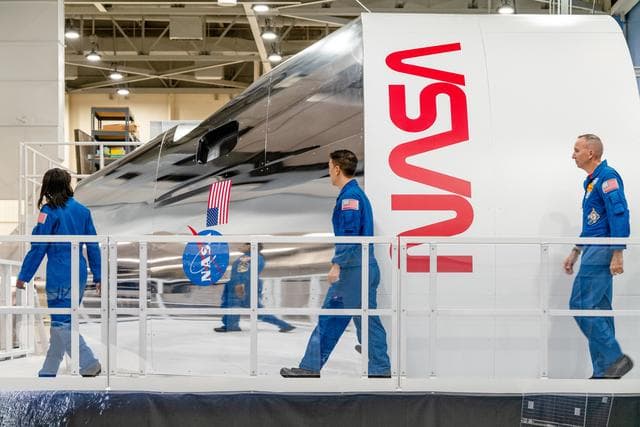 NASA image: Orion Simulator for Training Arrives at Johnson
