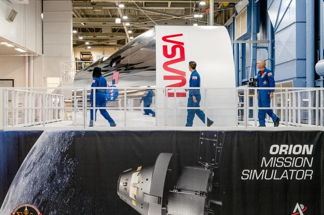 NASA image: Orion Simulator for Training Arrives at Johnson