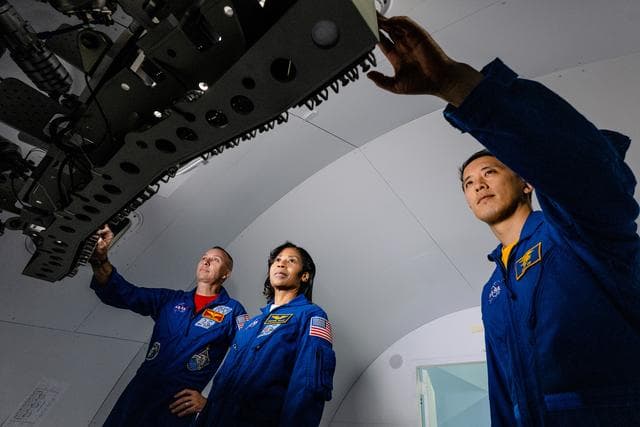 NASA image: Orion Simulator for Training Arrives at Johnson