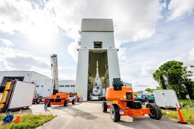 NASA image: Preparing Orion for transport