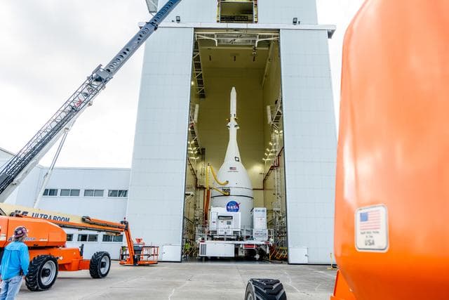 NASA image: Preparing Orion for transport