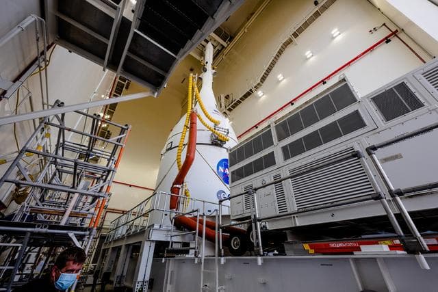 NASA image: Preparing Orion for transport