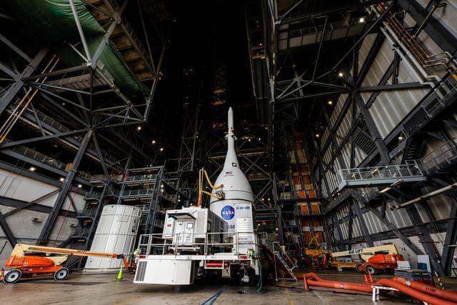 NASA image: Orion arrives at the VAB