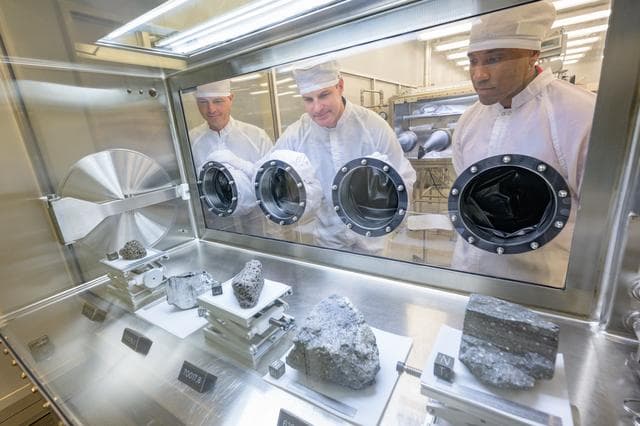 NASA image: Artemis II Crew Training in Lunar Lab