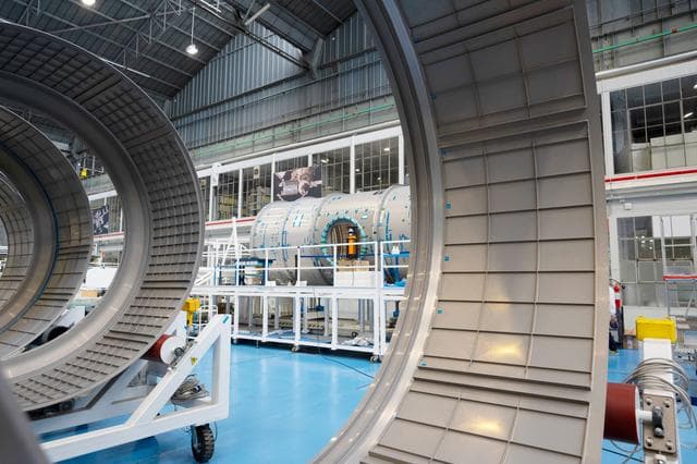 Gateway - Lunar International Habitat and HALO