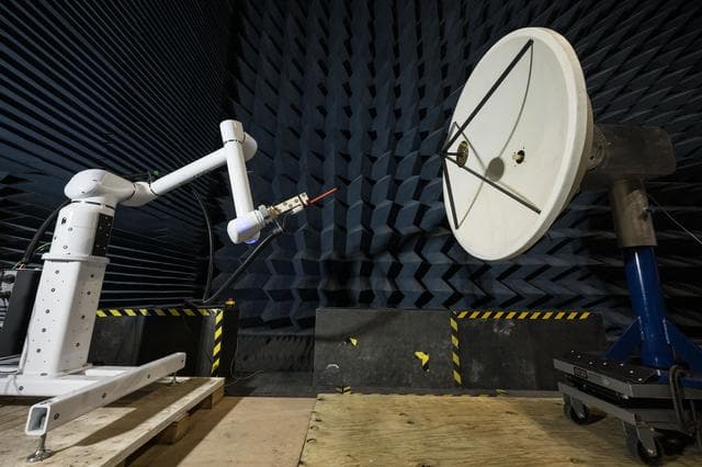 NASA image: Earth to Gateway: Electric Field Tests Enhance Lunar Communication 