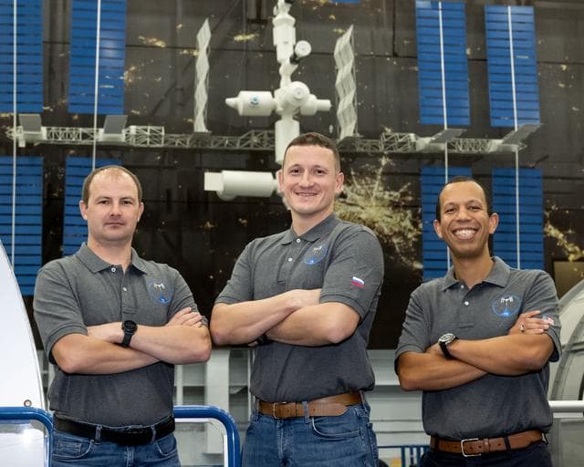 The Soyuz MS-28 crew poses for a photo after a training session 