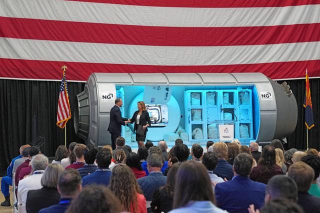 NASA image: HALO Arrival Event in Arizona (jsc2025e041603)