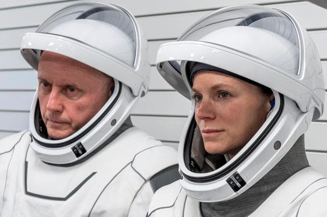 NASA image: The crew of NASA’s SpaceX Crew-11 mission train for their upcoming trip