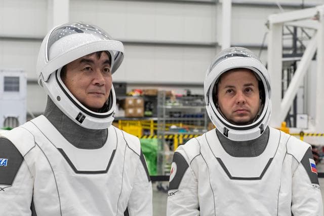 NASA image: The crew of NASA’s SpaceX Crew-11 mission train for their upcoming trip