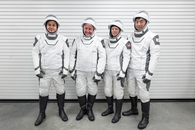 NASA image: The crew of NASA’s SpaceX Crew-11 mission train for their upcoming trip