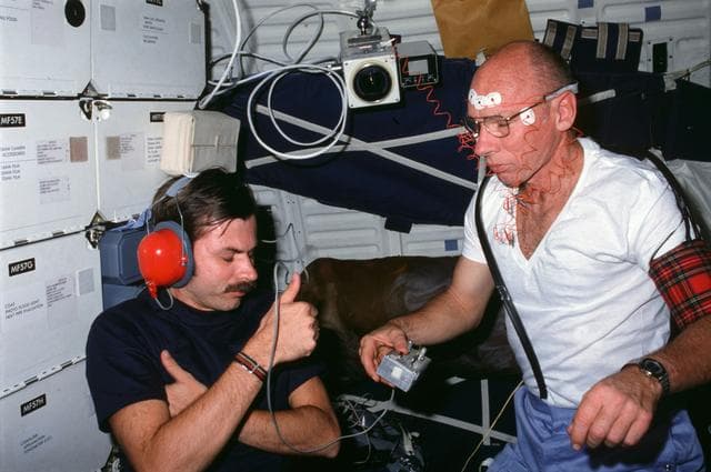 NASA image: MS Thornton and MS Gardner conduct DSO 410 on middeck