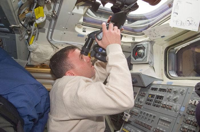 NASA image: Pilot Kelly photographs the Earth from the flight deck