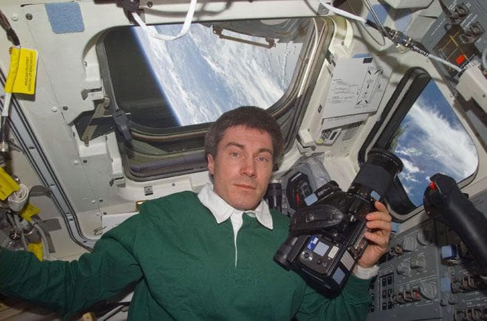 NASA image: New STS-102 crewmembers Krikalev and Gidzenko in the flight deck