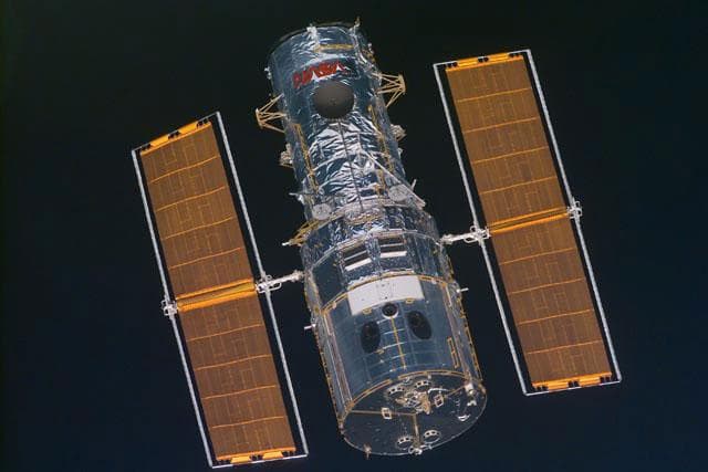 NASA image: Approach of the HST prior to docking