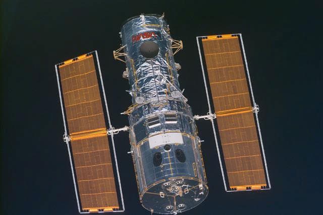 NASA image: Approach of the HST prior to docking