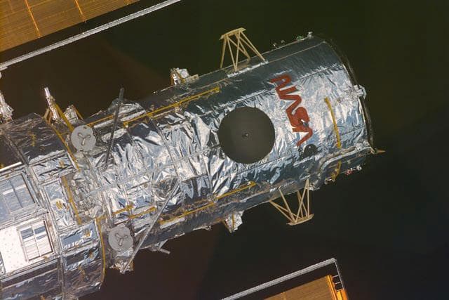 NASA image: Approach of the HST prior to docking