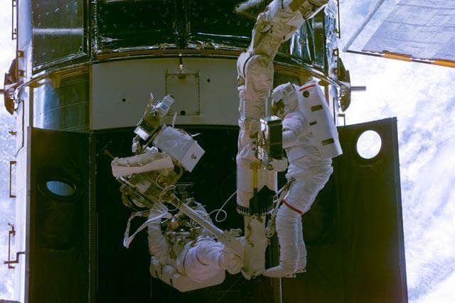 NASA image: EVA 1 - Grunsfeld and Smith during RSU changeout