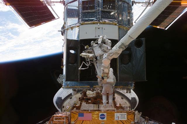 NASA image: EVA 1 - Grunsfeld and Smith during RSU changeout