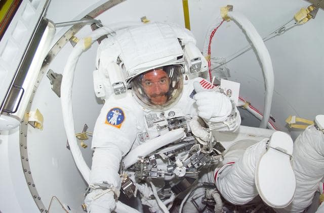 NASA image: MS Reilly and Gernhardt preparing for third EVA