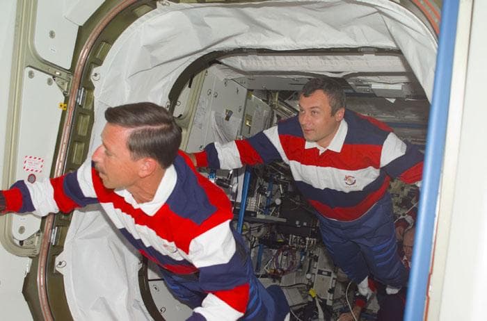 NASA image: Horowitz and Dezhurov float into Node 1/Unity from U.S. Laboratory/Destiny