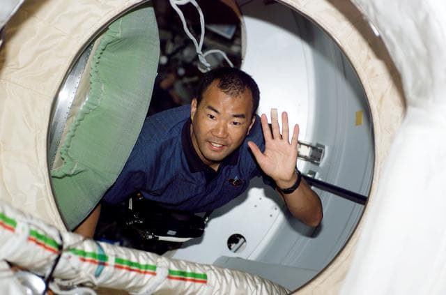 NASA image: Noguchi in hatch to enter ISS
