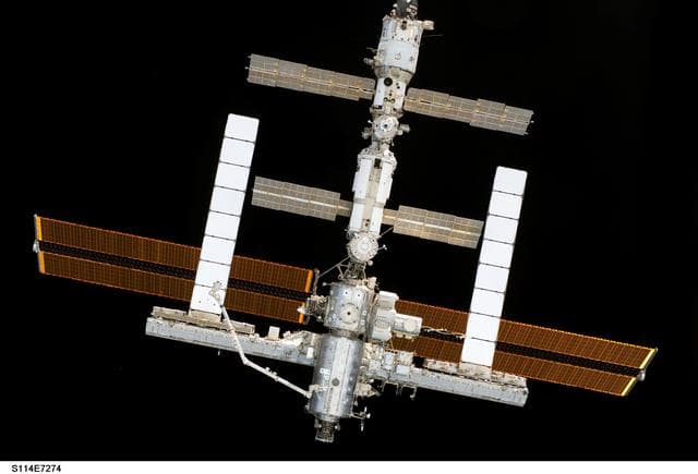 NASA image: Survey of the ISS during flyaround