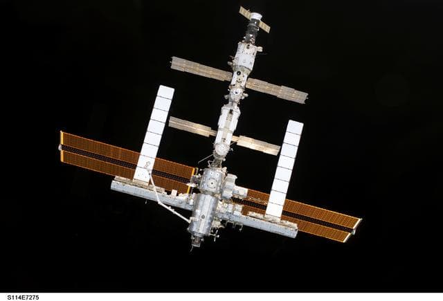 NASA image: Survey of the ISS during flyaround