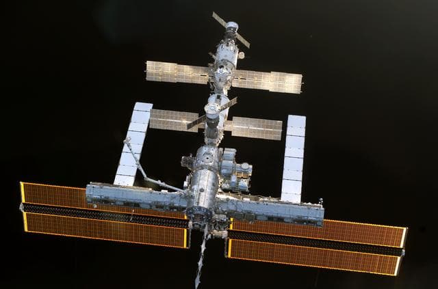 NASA image: Survey of the ISS during flyaround