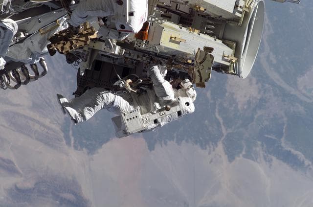 NASA image: Tanner and Stefanyshyn-Piper perform first EVA during STS-115 / Expedition 13 joint operations