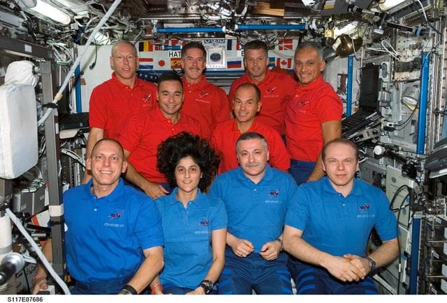 Crew Portrait of STS-117 and Expedition 15 Crewmembers