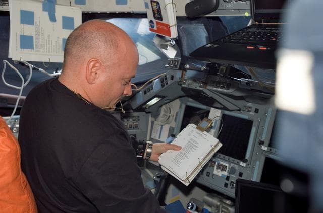 NASA image: View of Kelly working in the FD during STS-118